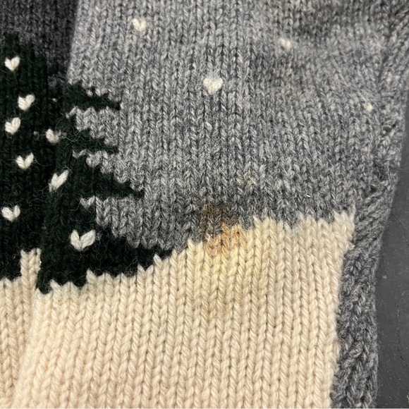 Vintage Wool Sweater “Winter Snow Ski Scene” - Picture 2 of 6